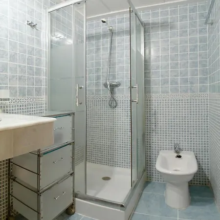 Апартаменты Jacuzzi Stunning 2-bed Ap Center Аликанте
